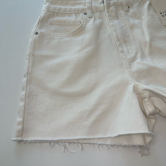 Billabong Riley Walkshort High Waisted Cut Off Shorts White NWT Women’s Size 26 - Picture 6 of 14